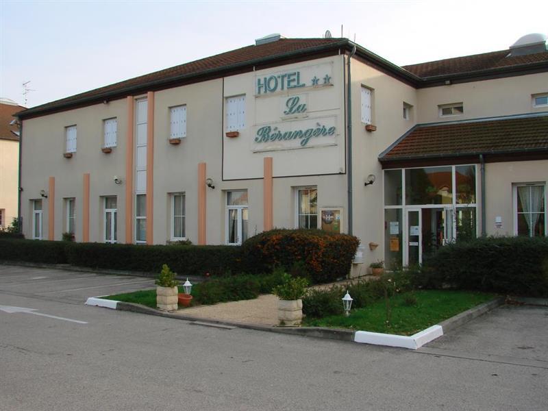 Hotel La Berangere Перуж Экстерьер фото
